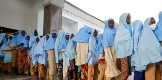 Nigerian Gunmen Release Hundreds of Kidnapped Girls