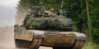 Who is sending tanks to Ukraine?